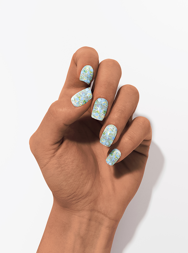 Nails_Daisy_G_Flamingo.webp