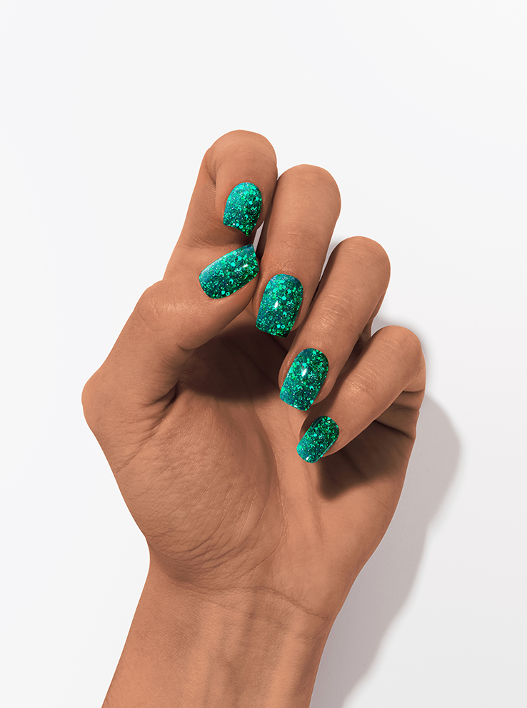 Nails_Evergreen_bough_G_Flamingo.webp