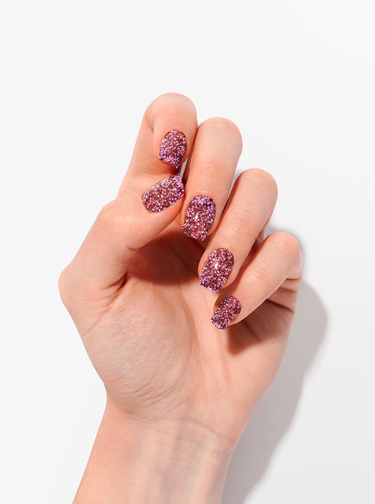 Nails_Raspberry_truffle_W_Flamingo.webp
